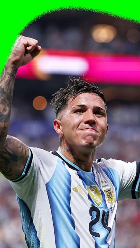 Enzo Fernandez with his fists in the air to celebrate socring a third goal for Argentina against Egypt