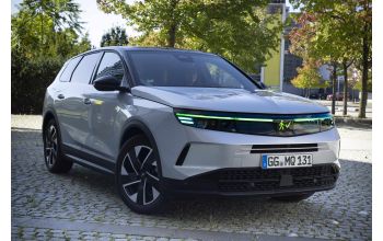Opel Showcases AI-Powered Light Communication in Autonomous Vehicles